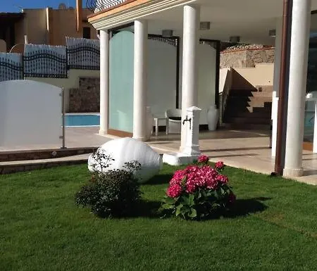 Solanas Hotel